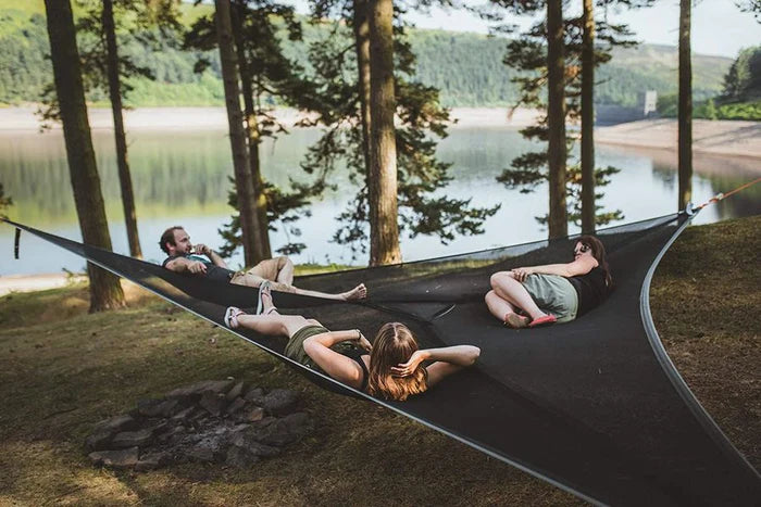 Triangular Canvas Hammock: Spacious & Comfortable Multi-Person Aerial Bed with Anti-Roll Design
